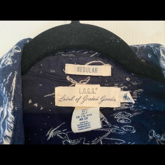 H+M LOGG Navy Shirt Men Small with Northern Fishing design - Picture 3 of 4